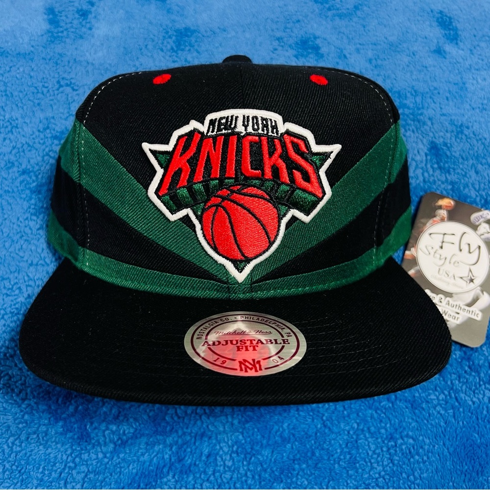 Exclusive Mitchell & Ness New York Knicks Black & Green Adjustable Snapback NWT